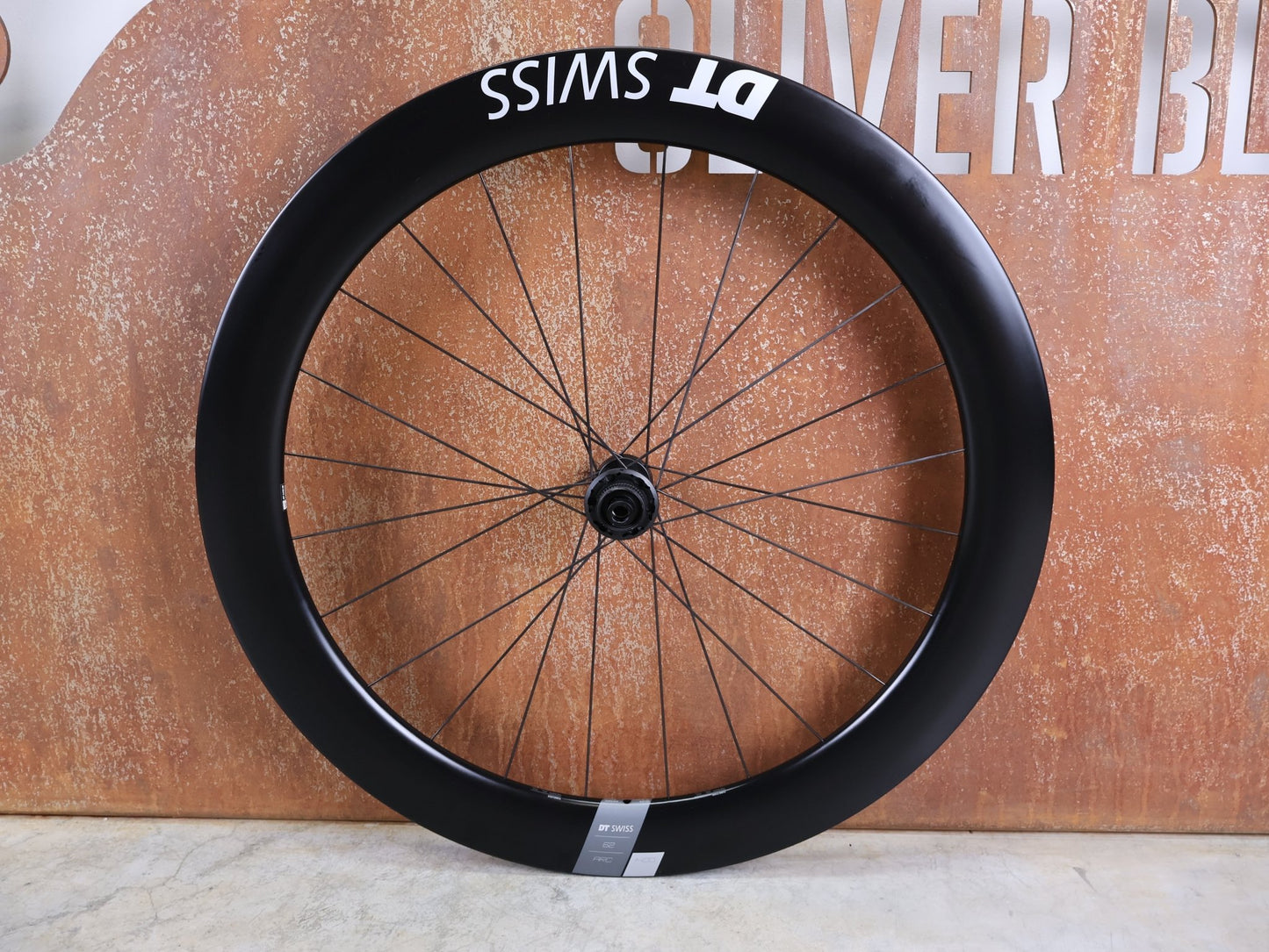 Laufrad/Laufradsatz von Dt Swiss, DT SWISS ARC 1400 DICUT® DB 65 / 80 LAUFRADSATZ – CARBON / DISC / SHIMANO ROAD vor USEDBIKES - OB.DE Hintergrund