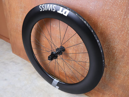 Laufrad/Laufradsatz von Dt Swiss, DT SWISS ARC 1400 DICUT® DB 65 / 80 LAUFRADSATZ – CARBON / DISC / SHIMANO ROAD vor USEDBIKES - OB.DE Hintergrund