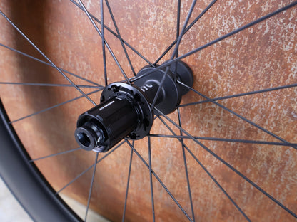 Laufrad/Laufradsatz von Dt Swiss, DT SWISS ARC 1400 DICUT® DB 65 / 80 LAUFRADSATZ – CARBON / DISC / SHIMANO ROAD vor USEDBIKES - OB.DE Hintergrund