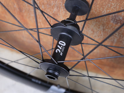 Laufrad/Laufradsatz von Dt Swiss, DT SWISS ARC 1400 DICUT® DB 65 / 80 LAUFRADSATZ – CARBON / DISC / SHIMANO ROAD vor USEDBIKES - OB.DE Hintergrund