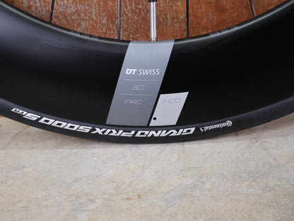 Laufrad/Laufradsatz von Dt Swiss, DT SWISS ARC 1400 DICUT® DB 65 / 80 LAUFRADSATZ – CARBON / DISC / SHIMANO ROAD vor USEDBIKES - OB.DE Hintergrund