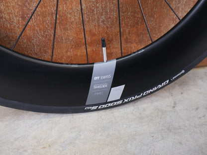 Laufrad/Laufradsatz von Dt Swiss, DT SWISS ARC 1400 DICUT® DB 65 / 80 LAUFRADSATZ – CARBON / DISC / SRAM XDR vor USEDBIKES - OB.DE Hintergrund