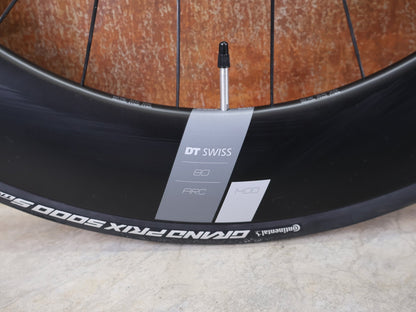 Laufrad/Laufradsatz von Dt Swiss, DT SWISS ARC 1400 DICUT® DB 65 / 80 LAUFRADSATZ – CARBON / DISC / SRAM XDR vor USEDBIKES - OB.DE Hintergrund