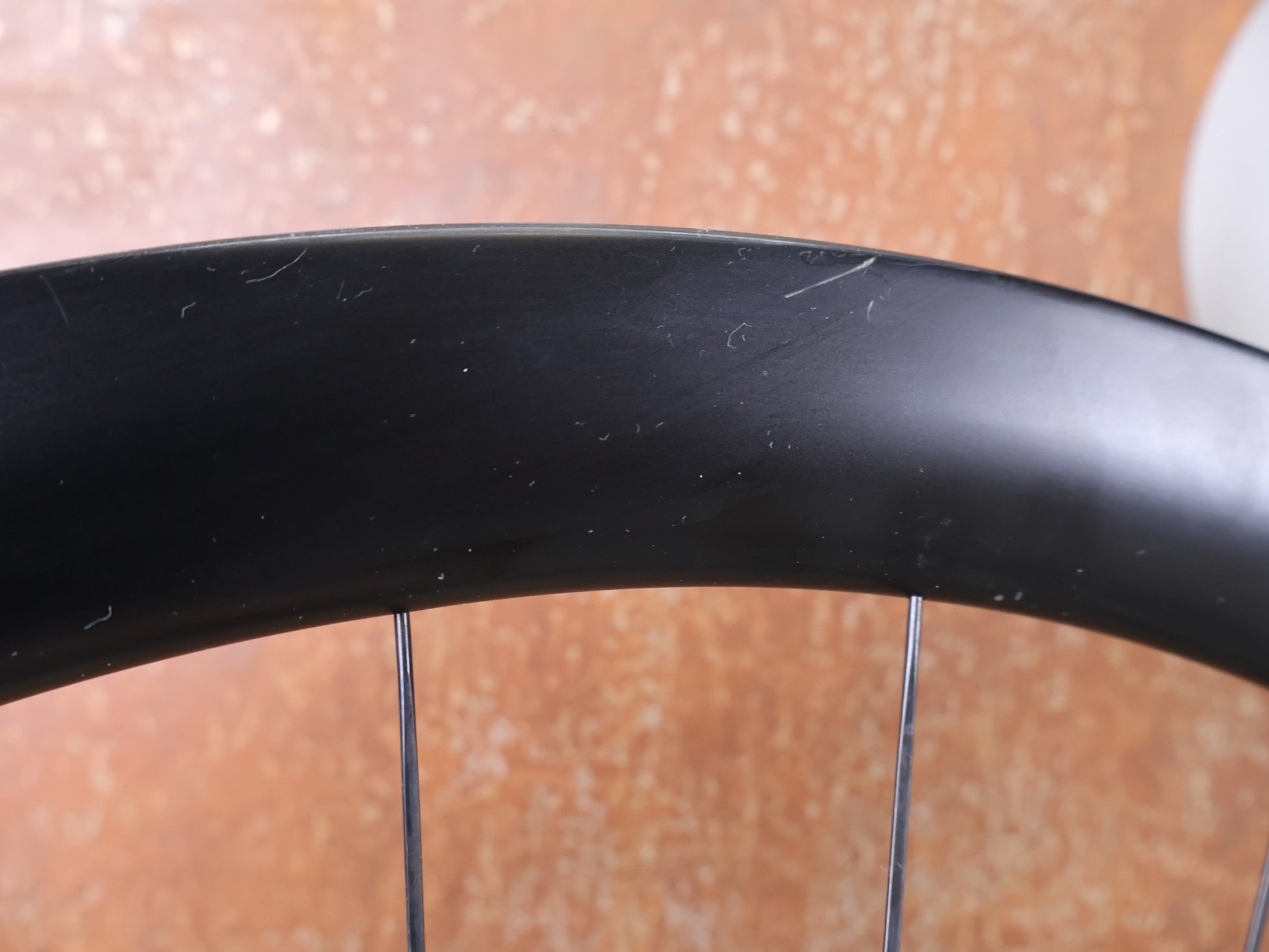 Laufrad/Laufradsatz von Dt Swiss, DT SWISS ERC 1600 DB 45 LAUFRADSATZ – CARBON / DISC / SRAM XDR vor USEDBIKES - OB.DE Hintergrund