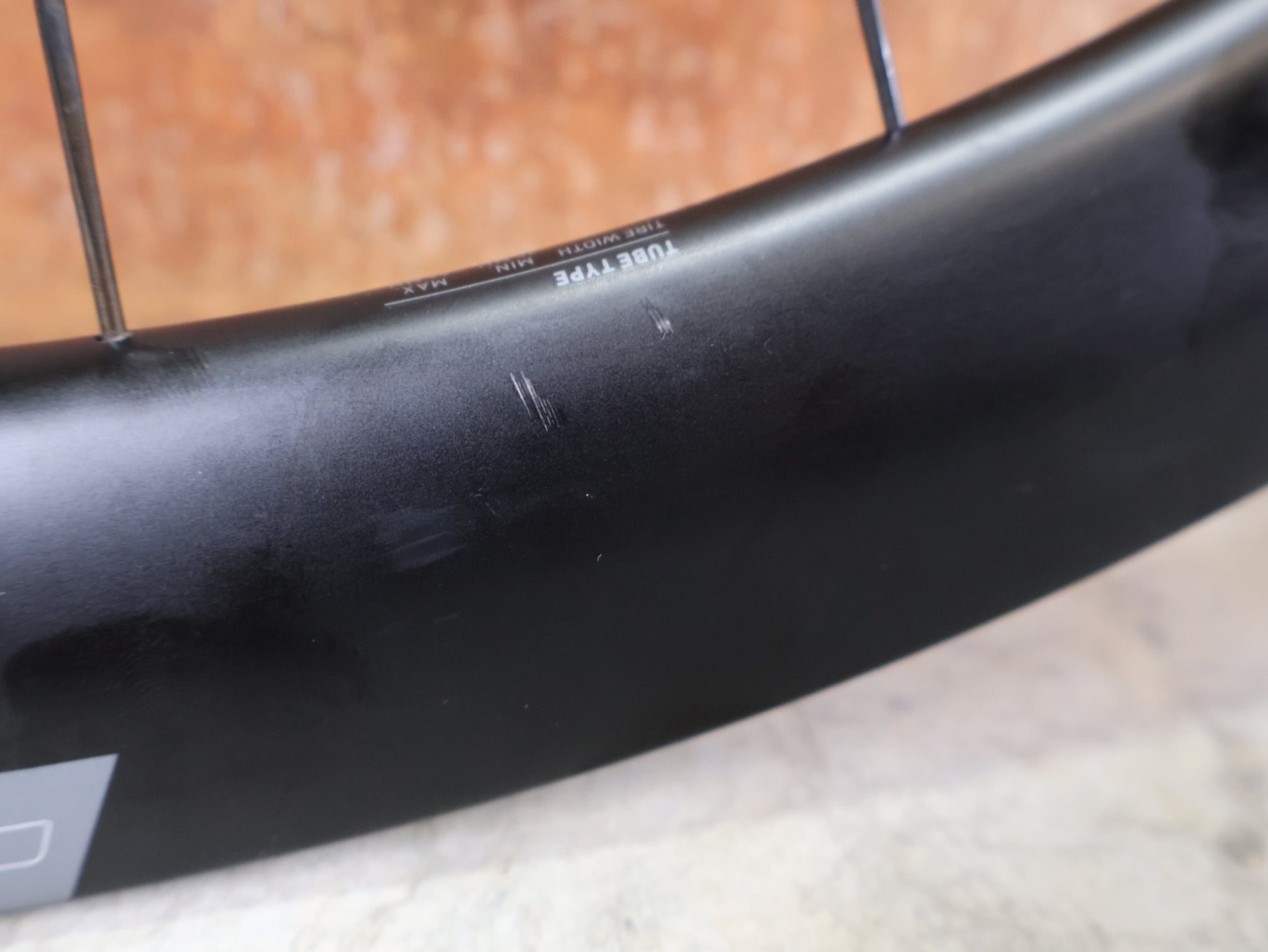 Laufrad/Laufradsatz von Dt Swiss, DT SWISS ERC 1600 DB 45 LAUFRADSATZ – CARBON / DISC / SRAM XDR vor USEDBIKES - OB.DE Hintergrund