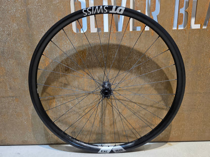 Laufrad/Laufradsatz von Dt Swiss, DT SWISS EXC 1501 SPLINE® ONE 30MM LAUFRADSATZ 29 ZOLL DISC vor USEDBIKES - OB.DE Hintergrund