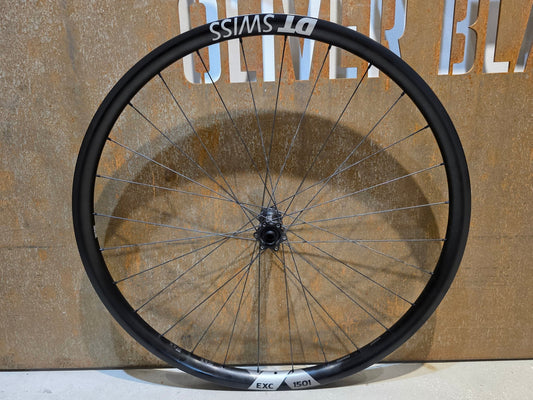 Laufrad/Laufradsatz von Dt Swiss, DT SWISS EXC 1501 SPLINE® ONE 30MM LAUFRADSATZ 29 ZOLL DISC vor USEDBIKES - OB.DE Hintergrund