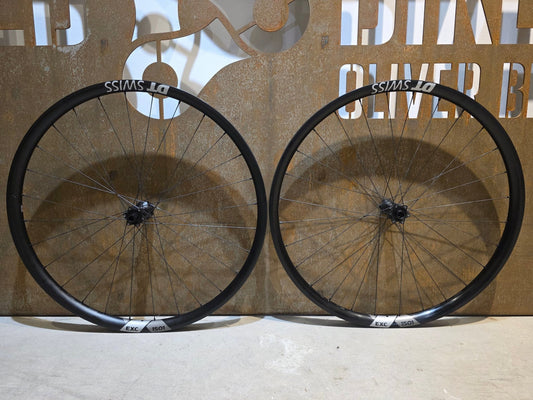 Laufrad/Laufradsatz von Dt Swiss, DT SWISS EXC 1501 SPLINE® ONE 30MM LAUFRADSATZ 29 ZOLL DISC vor USEDBIKES - OB.DE Hintergrund
