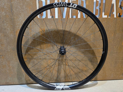 Laufrad/Laufradsatz von Dt Swiss, DT SWISS EXC 1501 SPLINE® ONE 30MM LAUFRADSATZ 29 ZOLL DISC vor USEDBIKES - OB.DE Hintergrund