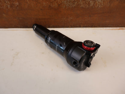 Federgabel & Dämpfer von Dt Swiss, DT SWISS R232 ONE TRUNNION DÄMPFER 165X40 MM REMOTE vor USEDBIKES-OB.DE Hintergrund
