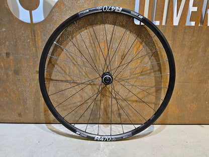 Laufrad/Laufradsatz von Dt Swiss, DT SWISS R470 SHIMANO TC500 LAUFRADSATZ DISC in variant_title vor USEDBIKES - OB.DE Hintergrund