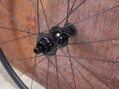 Laufrad/Laufradsatz von Dt Swiss, DT SWISS R470 SPECIALIZED LAUFRADSATZ DISC vor USEDBIKES - OB.DE Hintergrund