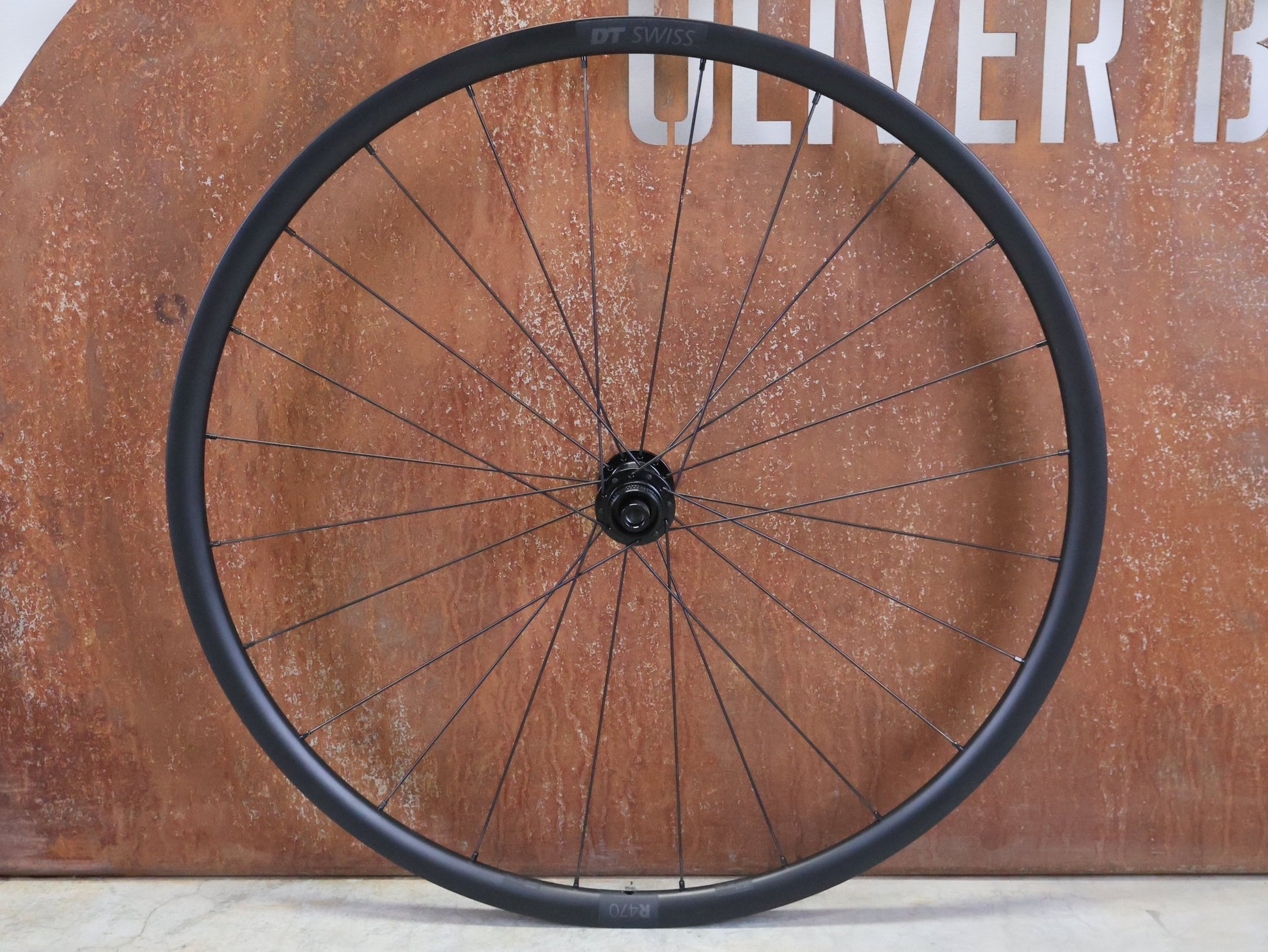 Laufrad/Laufradsatz von Dt Swiss, DT SWISS R470 SPECIALIZED LAUFRADSATZ DISC vor USEDBIKES - OB.DE Hintergrund