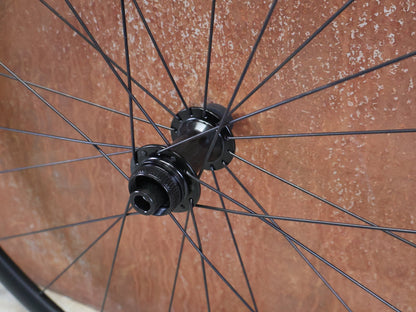 Laufrad/Laufradsatz von Dt Swiss, DT SWISS R470 SPECIALIZED LAUFRADSATZ DISC vor USEDBIKES - OB.DE Hintergrund