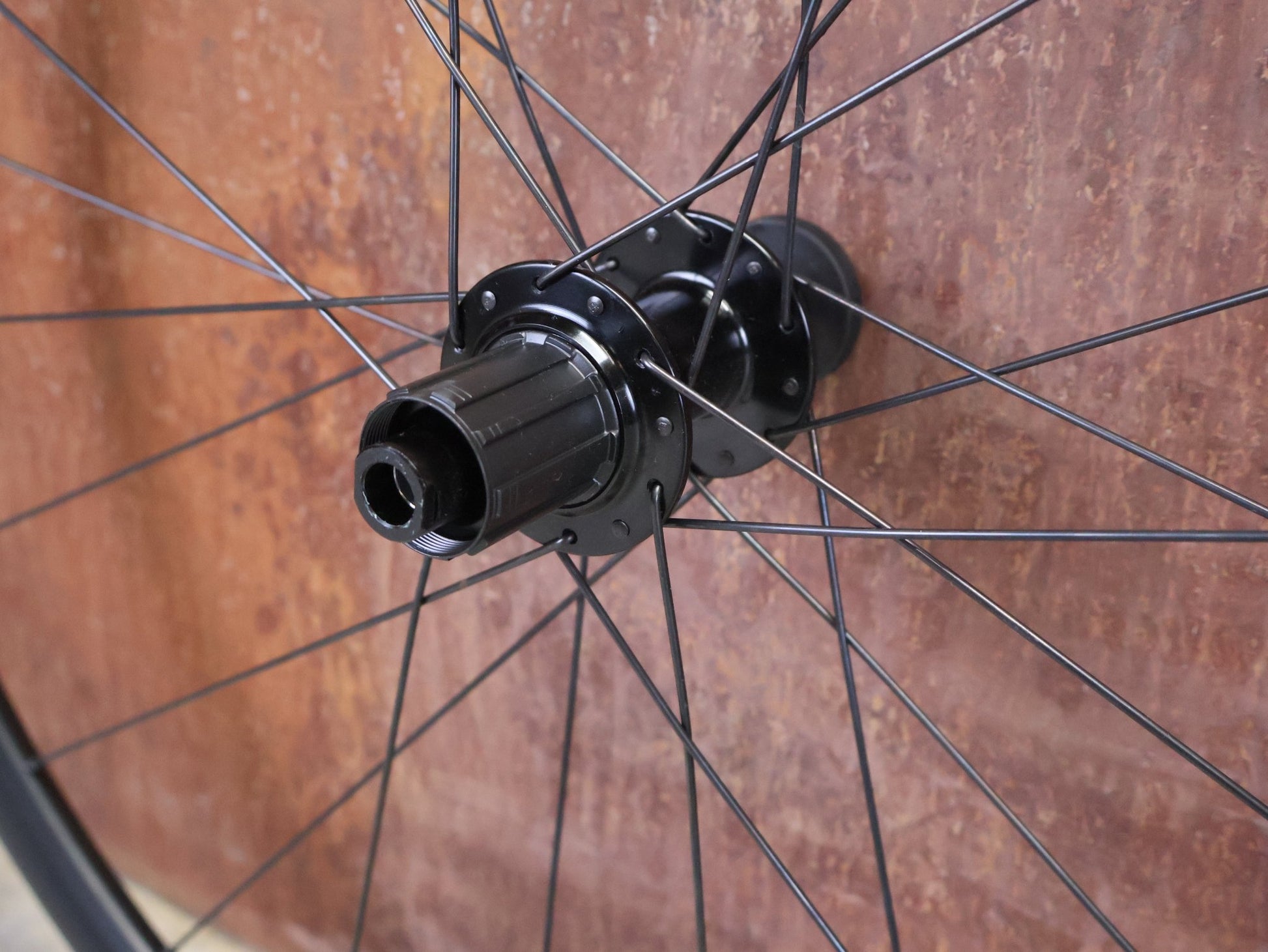 Laufrad/Laufradsatz von Dt Swiss, DT SWISS R470 SPECIALIZED LAUFRADSATZ DISC vor USEDBIKES - OB.DE Hintergrund