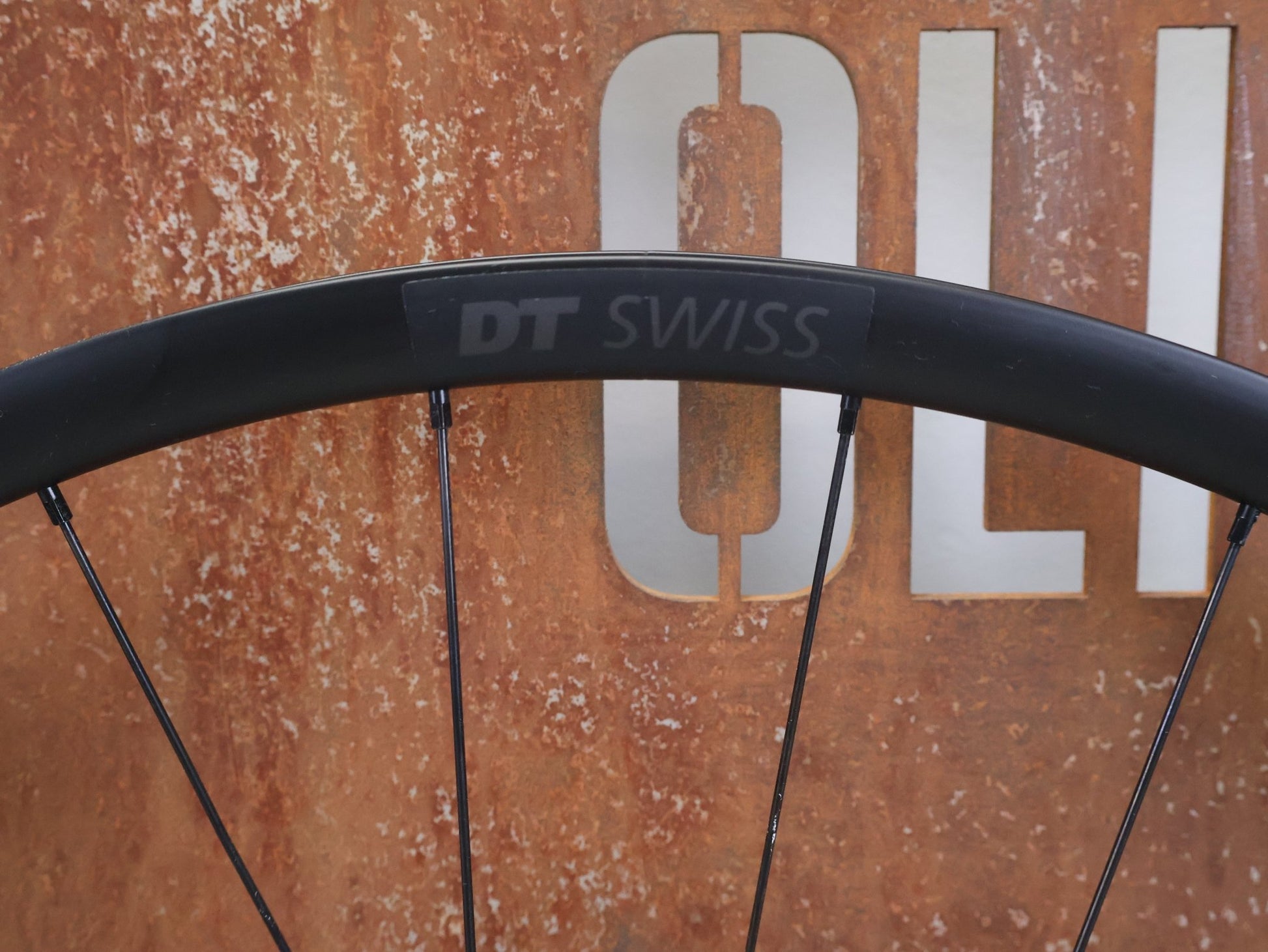 Laufrad/Laufradsatz von Dt Swiss, DT SWISS R470 SPECIALIZED LAUFRADSATZ DISC vor USEDBIKES - OB.DE Hintergrund