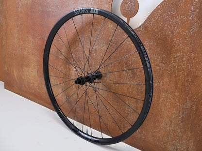 Laufrad/Laufradsatz von Dt Swiss, DT Swiss XRC 1200 Spline 29 Carbon Laufradsatz 25mm vor USEDBIKES-OB.DE Hintergrund