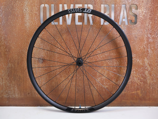 Laufrad/Laufradsatz von Dt Swiss, DT Swiss XRC 1200 Spline 29 Carbon Laufradsatz 25mm vor USEDBIKES-OB.DE Hintergrund