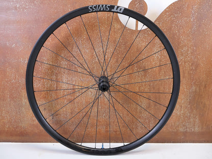 Laufrad/Laufradsatz von Dt Swiss, DT Swiss XRC 1200 Spline 29 Carbon Laufradsatz 25mm vor USEDBIKES-OB.DE Hintergrund