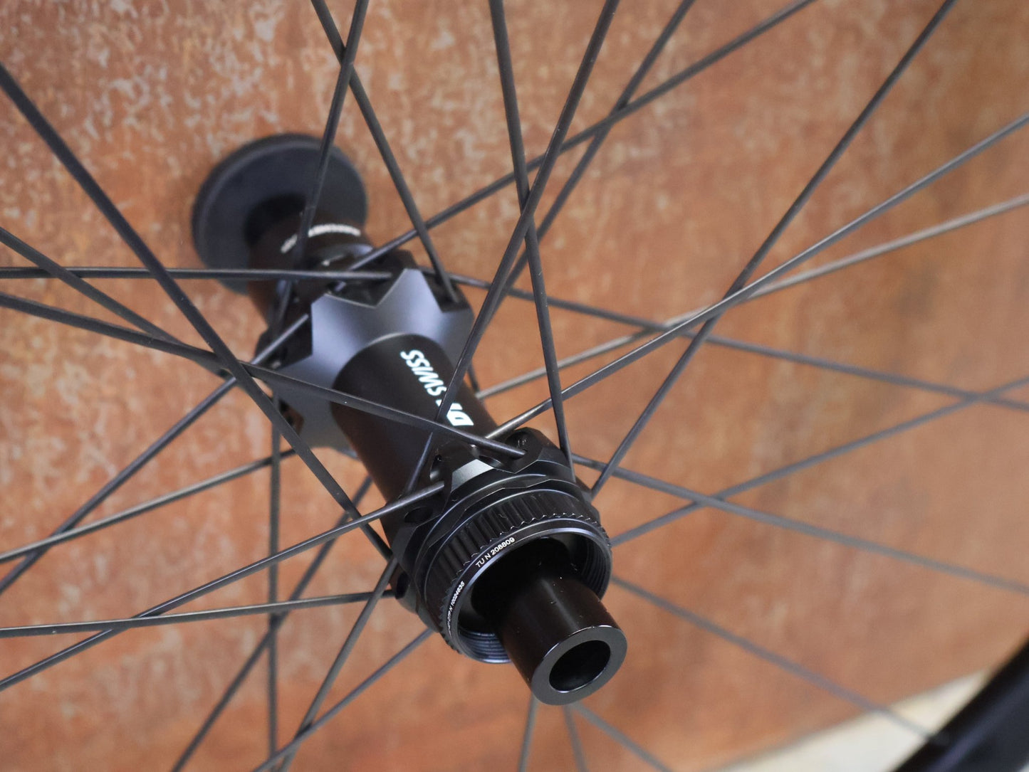 Laufrad/Laufradsatz von Dt Swiss, DT SWISS XRC 1200 SPLINE® TEAM EDITION 25MM LAUFRADSATZ 29 ZOLL vor USEDBIKES - OB.DE Hintergrund