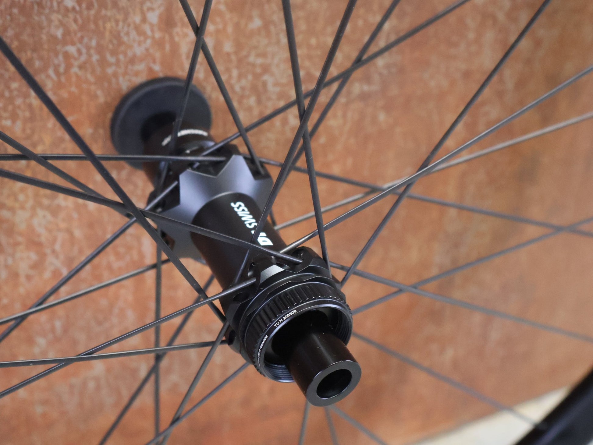 Laufrad/Laufradsatz von Dt Swiss, DT SWISS XRC 1200 SPLINE® TEAM EDITION 25MM LAUFRADSATZ 29 ZOLL vor USEDBIKES - OB.DE Hintergrund