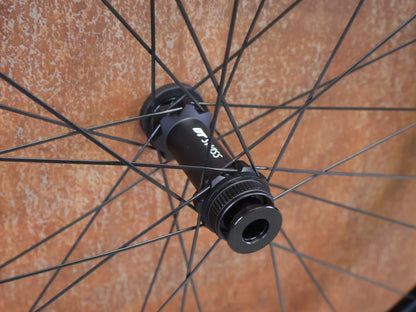 Laufrad/Laufradsatz von Dt Swiss, DT SWISS XRC 1200 SPLINE® TEAM EDITION 25MM LAUFRADSATZ 29 ZOLL vor USEDBIKES - OB.DE Hintergrund