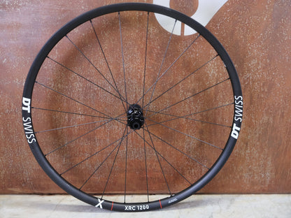 Laufrad/Laufradsatz von Dt Swiss, DT SWISS XRC 1200 SPLINE® TEAM EDITION 30MM LAUFRADSATZ 29 ZOLL vor USEDBIKES - OB.DE Hintergrund