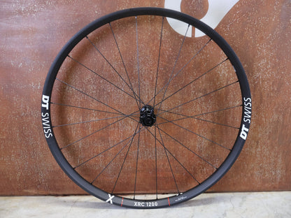 Laufrad/Laufradsatz von Dt Swiss, DT SWISS XRC 1200 SPLINE® TEAM EDITION 30MM LAUFRADSATZ 29 ZOLL vor USEDBIKES - OB.DE Hintergrund