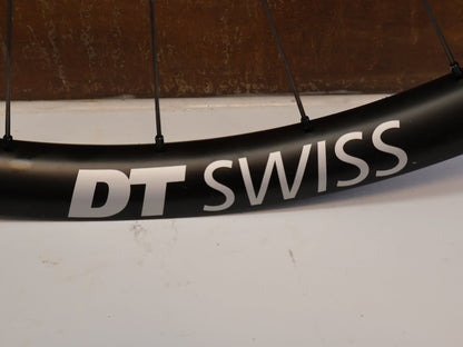 Laufrad/Laufradsatz von Dt Swiss, DT SWISS XRC 1501 SPLINE ONE / 29 ZOLL / CARBON / BOOST / SHIMANO MICRO SPLINE / 1584G vor USEDBIKES-OB.DE Hintergrund