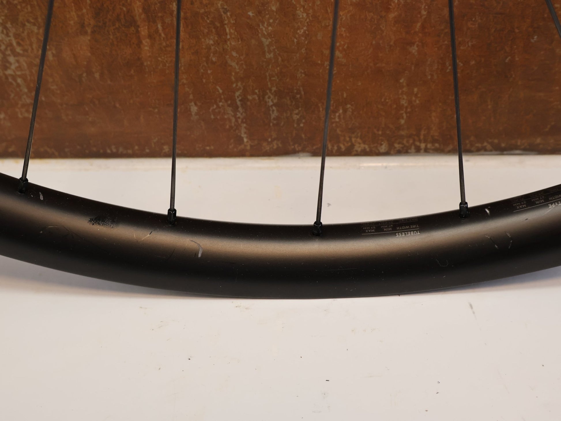 Laufrad/Laufradsatz von Dt Swiss, DT SWISS XRC 1501 SPLINE ONE / 29 ZOLL / CARBON / BOOST / SHIMANO MICRO SPLINE / 1584G vor USEDBIKES-OB.DE Hintergrund