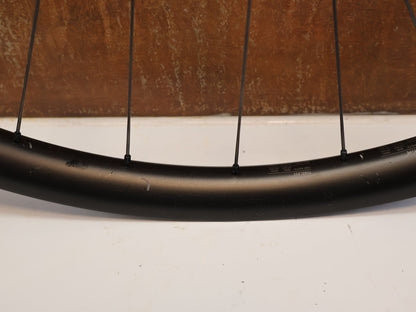Laufrad/Laufradsatz von Dt Swiss, DT SWISS XRC 1501 SPLINE ONE / 29 ZOLL / CARBON / BOOST / SHIMANO MICRO SPLINE / 1584G vor USEDBIKES-OB.DE Hintergrund