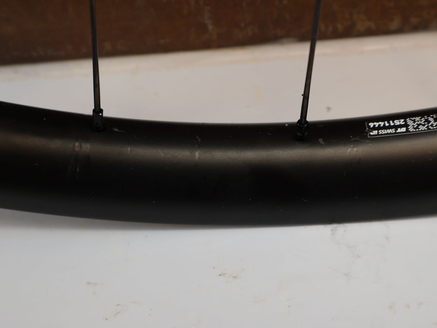 Laufrad/Laufradsatz von Dt Swiss, DT SWISS XRC 1501 SPLINE ONE / 29 ZOLL / CARBON / BOOST / SHIMANO MICRO SPLINE / 1584G vor USEDBIKES-OB.DE Hintergrund