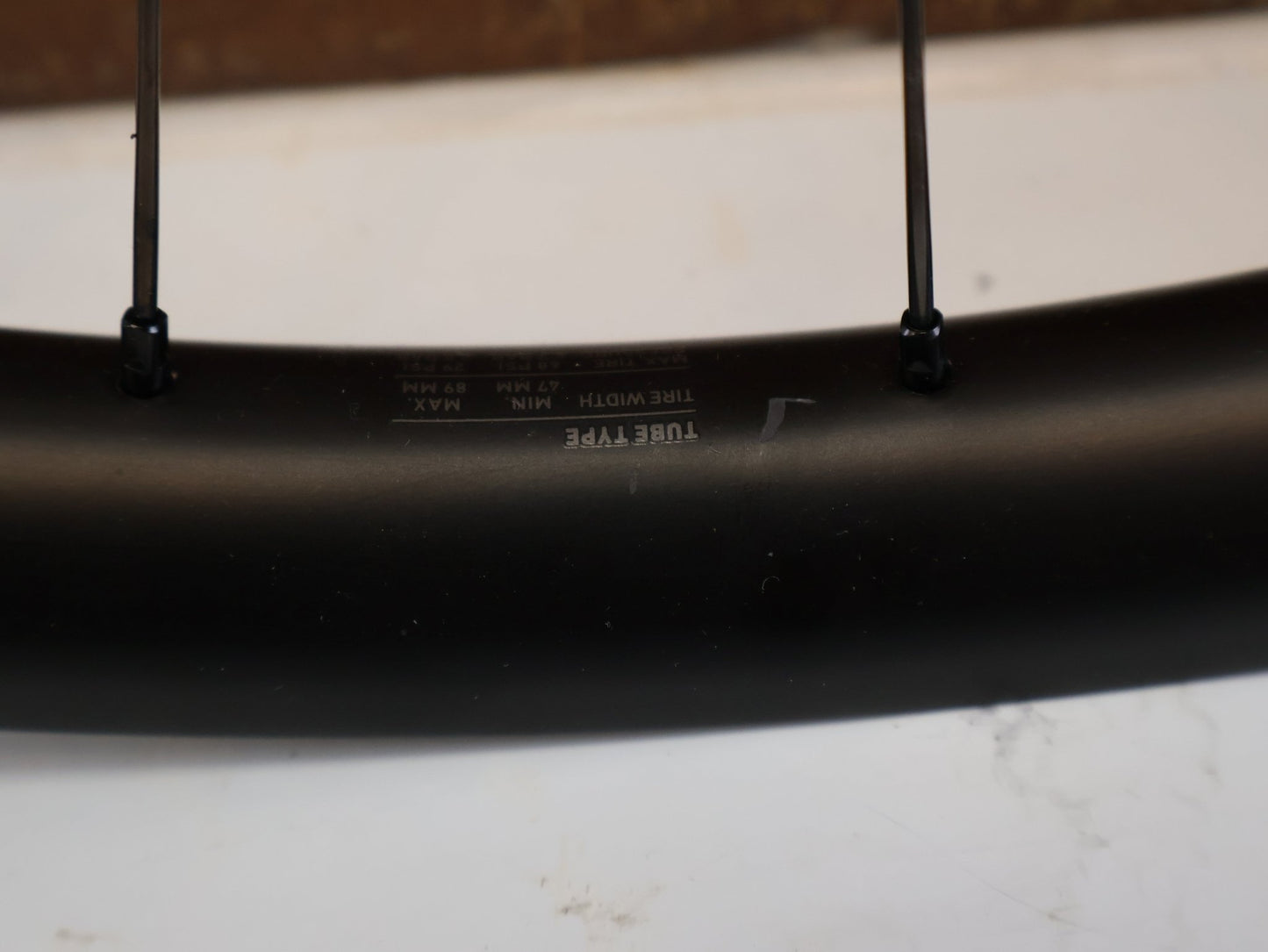 Laufrad/Laufradsatz von Dt Swiss, DT SWISS XRC 1501 SPLINE ONE / 29 ZOLL / CARBON / BOOST / SHIMANO MICRO SPLINE / 1584G vor USEDBIKES-OB.DE Hintergrund