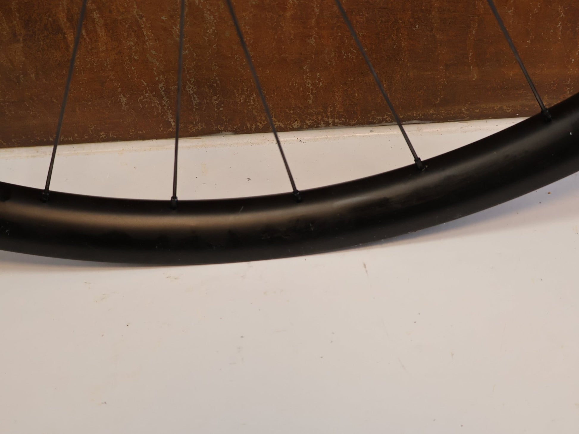 Laufrad/Laufradsatz von Dt Swiss, DT SWISS XRC 1501 SPLINE ONE / 29 ZOLL / CARBON / BOOST / SHIMANO MICRO SPLINE / 1584G vor USEDBIKES-OB.DE Hintergrund