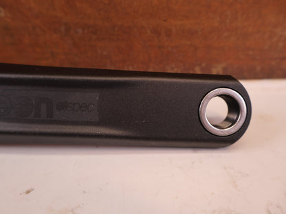 Kurbel von E*thirteen, E THIRTEEN E SPEC PLUS KURBELARME ISIS E BIKE 160 MM vor USEDBIKES-OB.DE Hintergrund