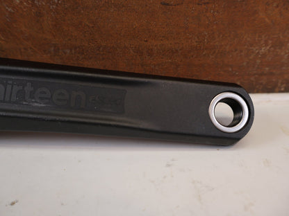 Kurbel von E*thirteen, E THIRTEEN E SPEC PLUS KURBELARME ISIS E BIKE 160 MM vor USEDBIKES-OB.DE Hintergrund