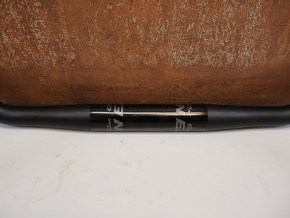 Lenker von Easton Cycling, EASTON EA70 AX GRAVEL LENKER / 420 MM / 16° FLARE / 31.8 MM / DI2 / SCHWARZ vor USEDBIKES-OB.DE Hintergrund