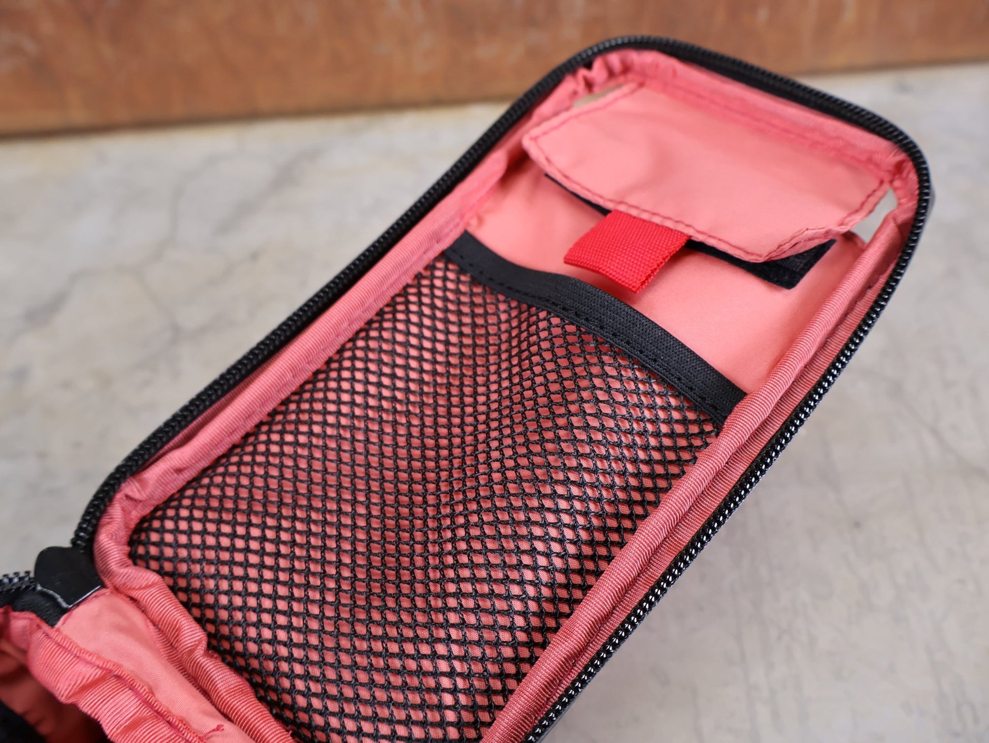 Taschen & Rucksäcke von Electra, ELECTRA FERN TELEFONTASCHE / 1,3 LITER – OBERROHR - MONTAGE – TOUCHSCREEN - KOMPATIBEL vor USEDBIKES - OB.DE Hintergrund