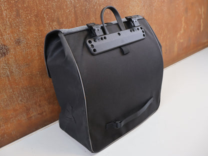 Taschen & Rucksäcke von Electra, ELECTRA HEATHER CHARCOAL MIK / GEPÄCKTRÄGER PACKTASCHE / SCHWARZ / 5290662 vor USEDBIKES-OB.DE Hintergrund