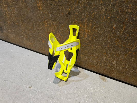 Trinkflaschen und Halter von Elite, ELITE CUSTOM RACE PLUS FLASCHENHALTER / NEON GELB vor USEDBIKES - OB.DE Hintergrund