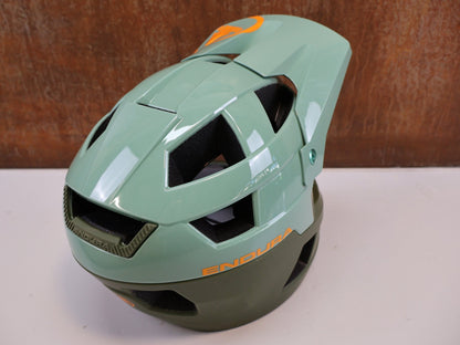 Helme von Endura, ENDURA SINGLETRACK / MIPS FULLFACE HELM / GR. L-XL 58-63 CM / OLIVGRÜN vor USEDBIKES-OB.DE Hintergrund