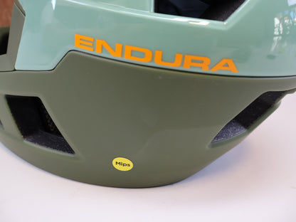 Helme von Endura, ENDURA SINGLETRACK / MIPS FULLFACE HELM / GR. L-XL 58-63 CM / OLIVGRÜN vor USEDBIKES-OB.DE Hintergrund