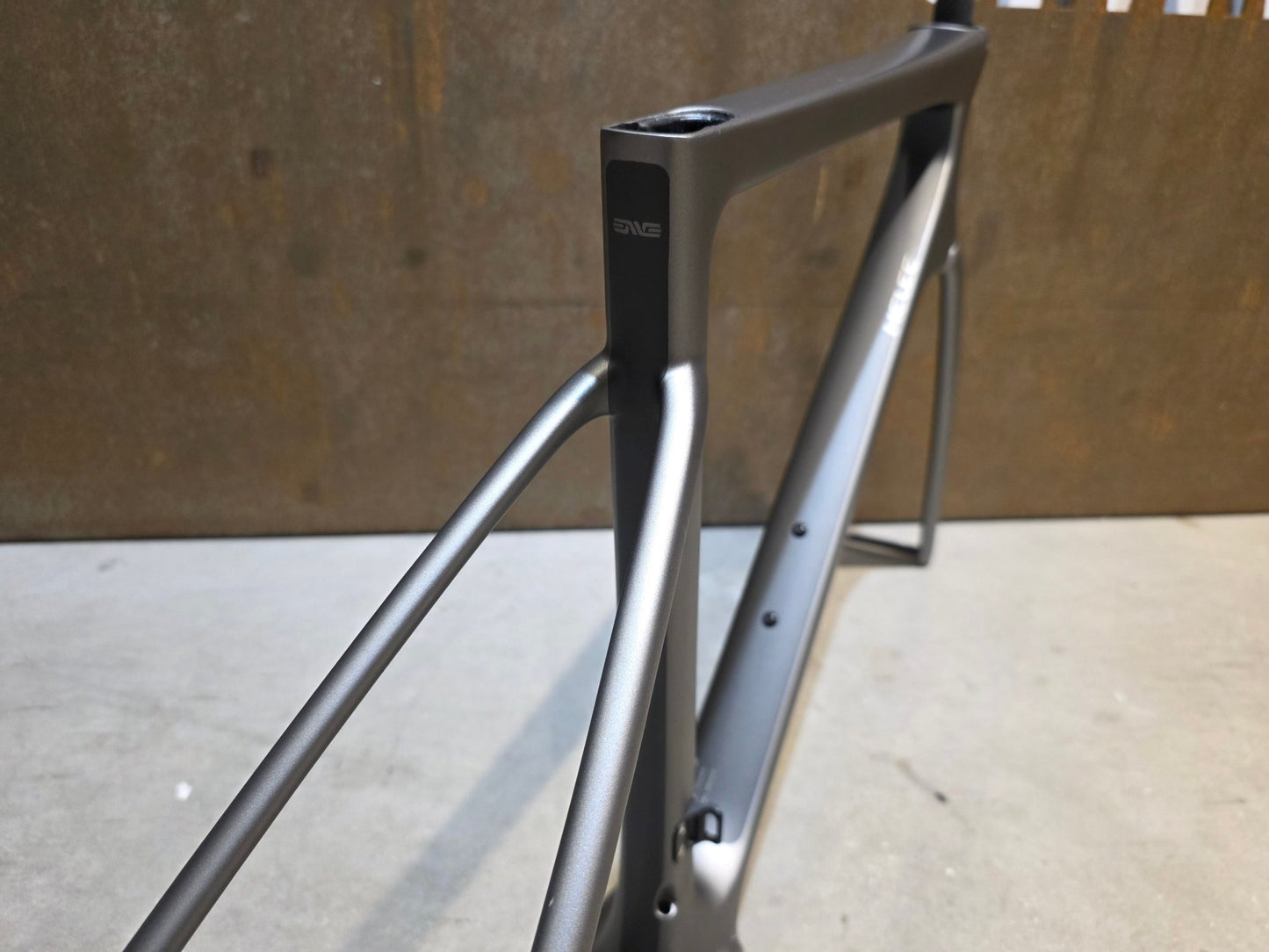Rennradrahmen von Enve, ENVE MELEE CARBON / RAHMENSET / 54CM vor USEDBIKES - OB.DE Hintergrund