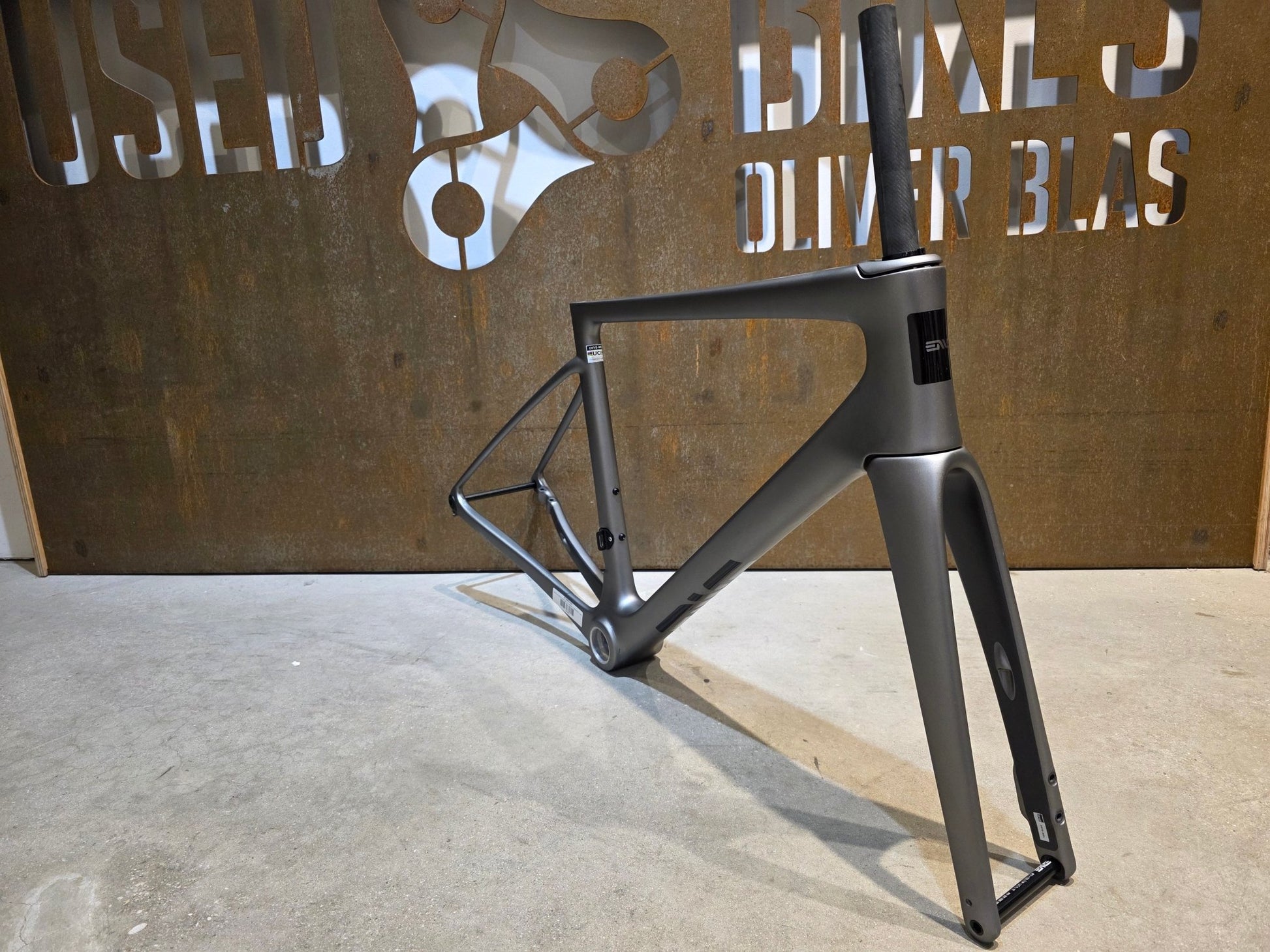 Rennradrahmen von Enve, ENVE MELEE CARBON / RAHMENSET / 54CM vor USEDBIKES - OB.DE Hintergrund