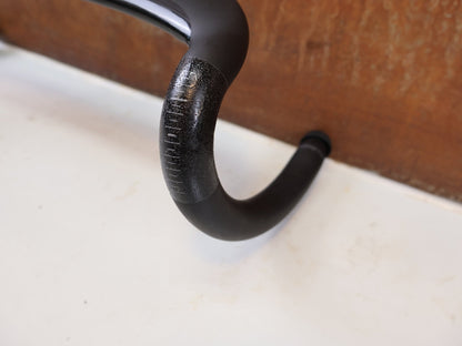 Lenker von Enve, ENVE SES Aero IN-Route Carbon Lenker 35/40cm 270g Aero vor USEDBIKES-OB.DE Hintergrund