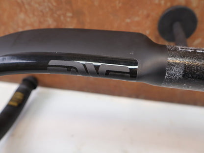 Lenker von Enve, ENVE SES Aero IN-Route Carbon Lenker 35/40cm 270g Aero vor USEDBIKES-OB.DE Hintergrund
