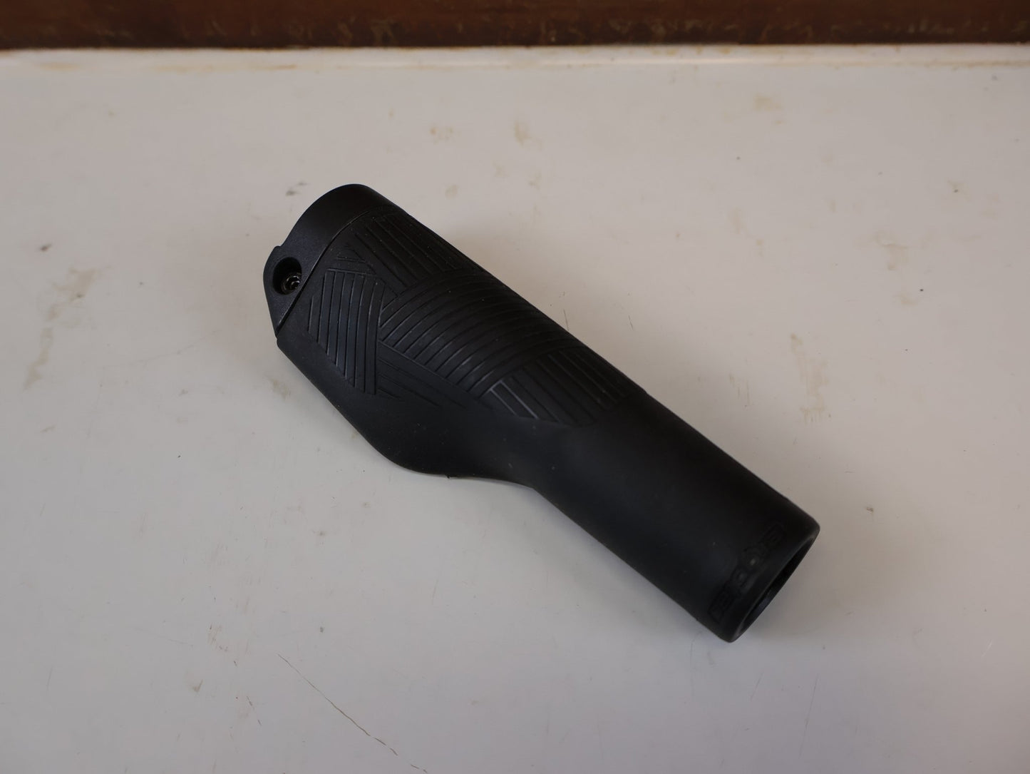 Griffe und Lenkerbänder von Ergotec, ERGOTEC EG AMBITION LENKERGRIFFE SCHWARZ 130 92 MM vor USEDBIKES-OB.DE Hintergrund