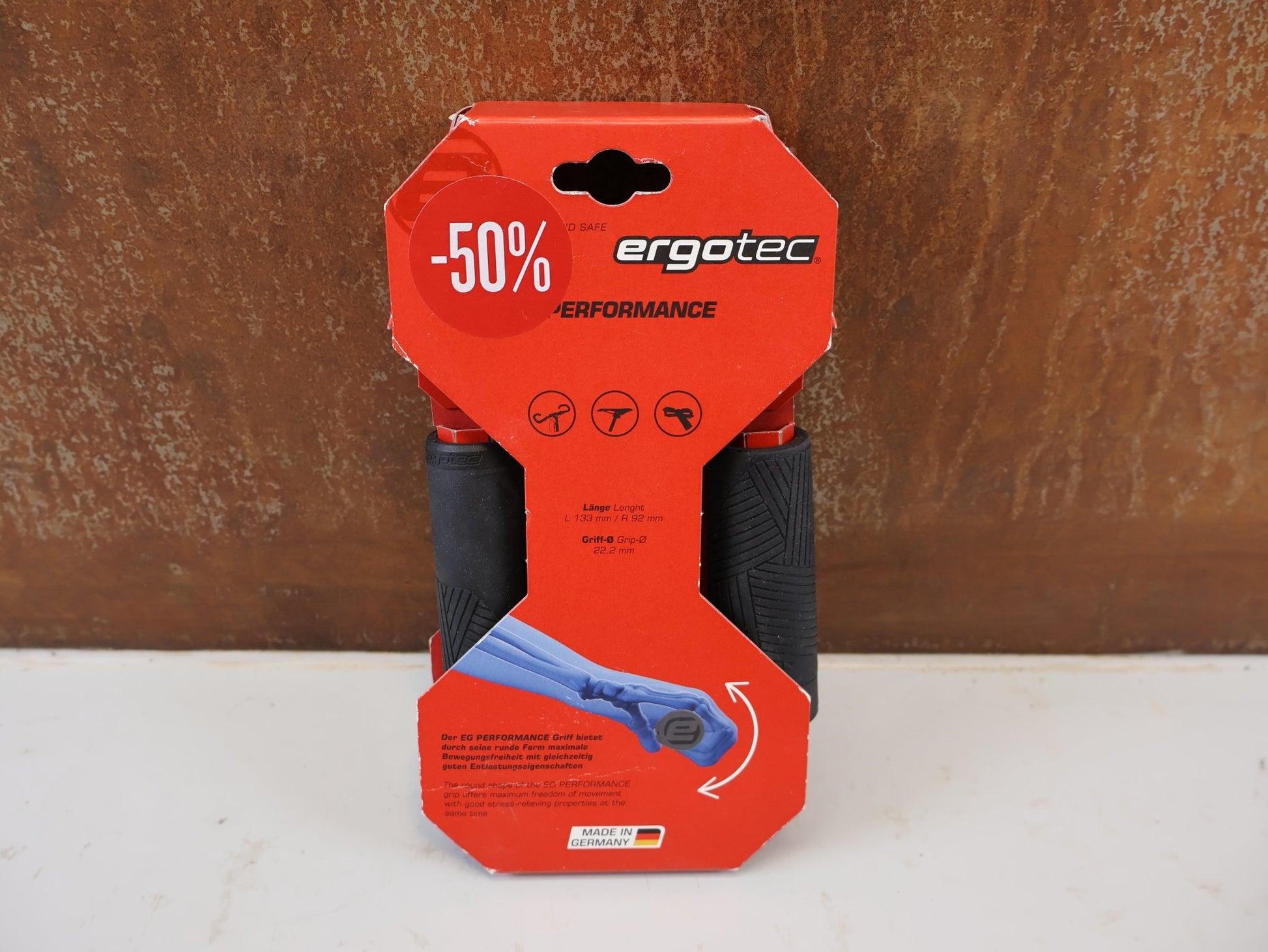 Griffe und Lenkerbänder von Ergotec, ERGOTEC EG PERFORMANCE LENKERGRIFFE SCHWARZ 133 92 MM vor USEDBIKES-OB.DE Hintergrund