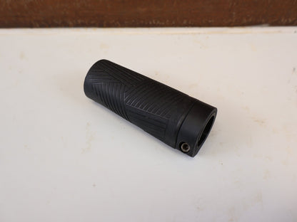 Griffe und Lenkerbänder von Ergotec, ERGOTEC EG PERFORMANCE LENKERGRIFFE SCHWARZ 133 92 MM vor USEDBIKES-OB.DE Hintergrund