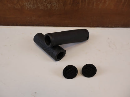 Griffe und Lenkerbänder von Ergotec, ERGOTEC EG PERFORMANCE LENKERGRIFFE SCHWARZ 133 92 MM vor USEDBIKES-OB.DE Hintergrund